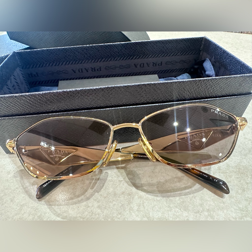 Prada Sunglasses With Prada Logo Prada Sunglasses With Prada Logo